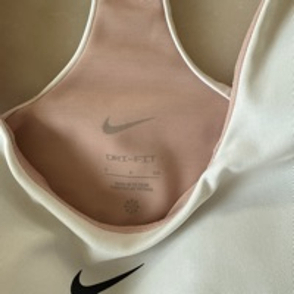 Nike Swoosh Women's Medium-Support Padded Sports Bra Tank Sz Small White - Picture 4 of 12